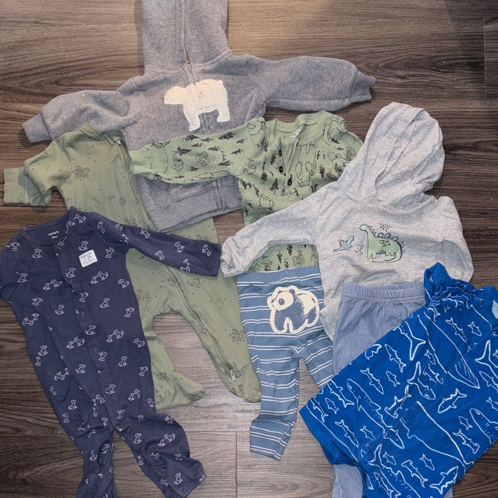 Bundle of 8 9 month outfits Carters blues grays